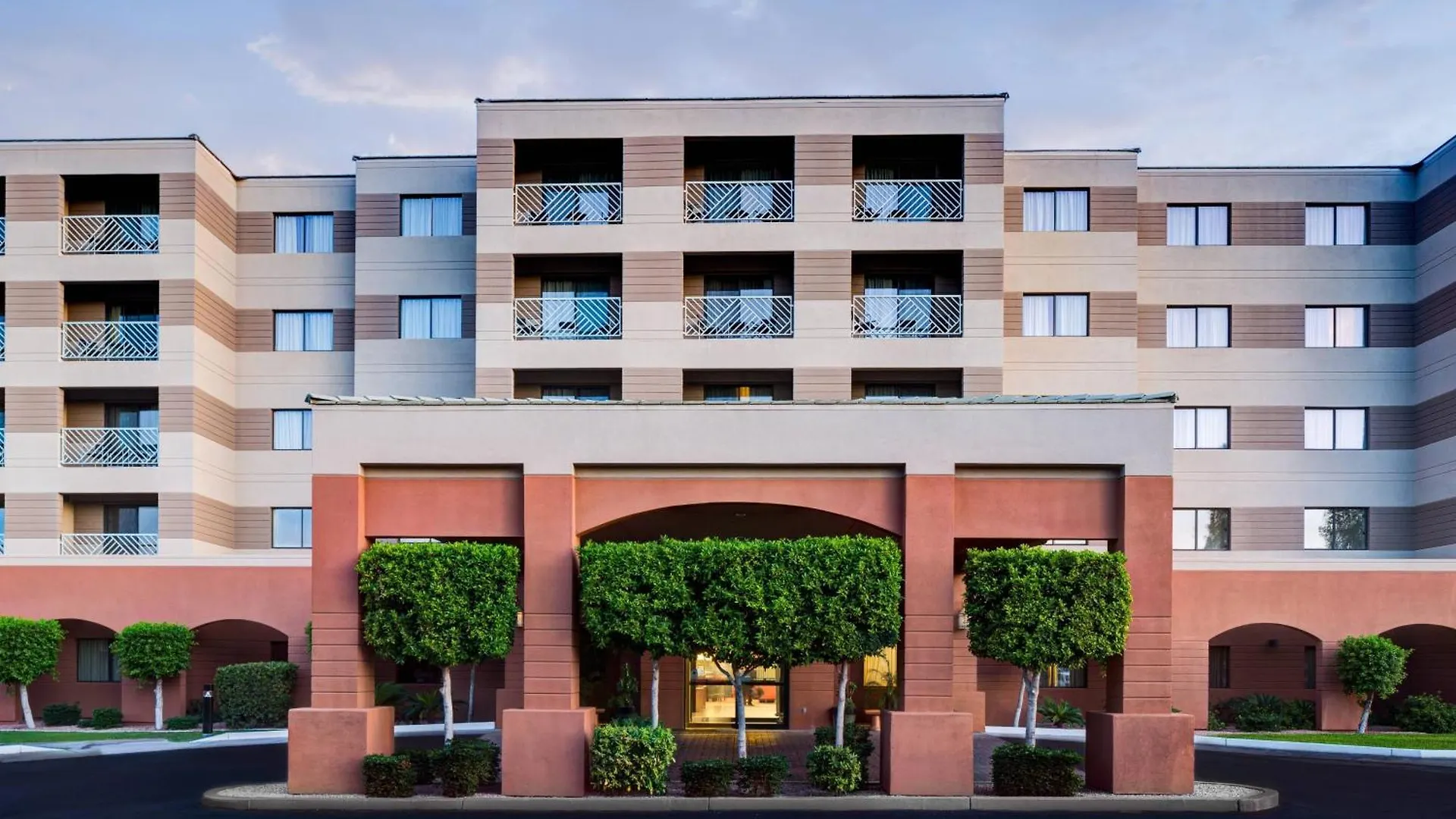 Courtyard By Marriott Scottsdale Old Town Hotel